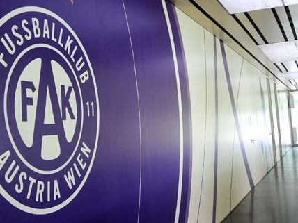 "Sir" Karl Schlechta, Ex-Meistertrainer der Austria Wien, ist gestorben "Sir" Karl Schlechta, Ex-Meistertrainer der Austria Wien, ist gestorben