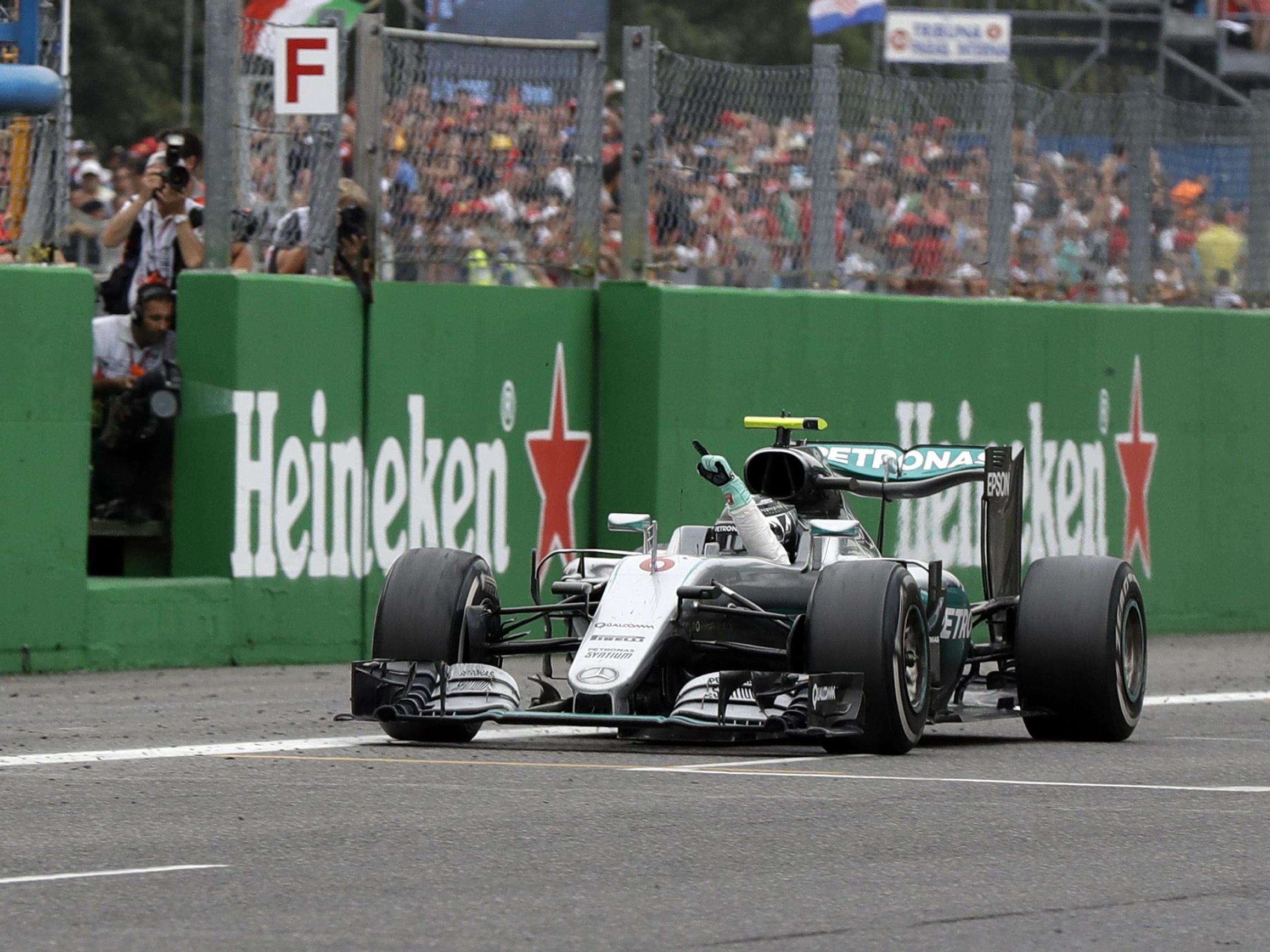 Weltmeister Hamilton rettete Rang zwei und WM-Führung gegen Sieger Nico Rosberg.