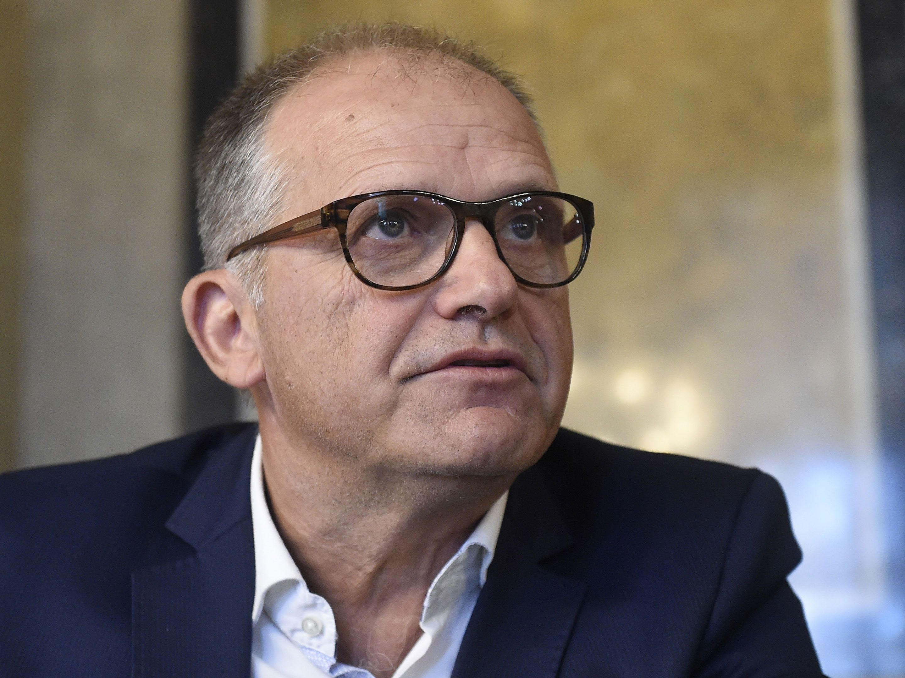 Ex-Innenminister Ernst Strasser ist seine Fußfessel los Ex-Innenminister Ernst Strasser ist seine Fußfessel los
