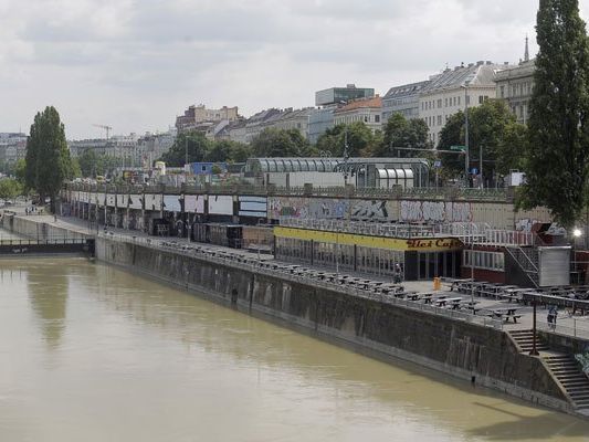 Die Frau wurde tot aus dem Wiener Donaukanal geborgen. Die Frau wurde tot aus dem Wiener Donaukanal geborgen.