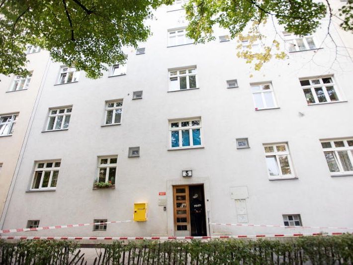 Die Frau wurde tot in der Wohnung aufgefunden. Die Frau wurde tot in der Wohnung aufgefunden.