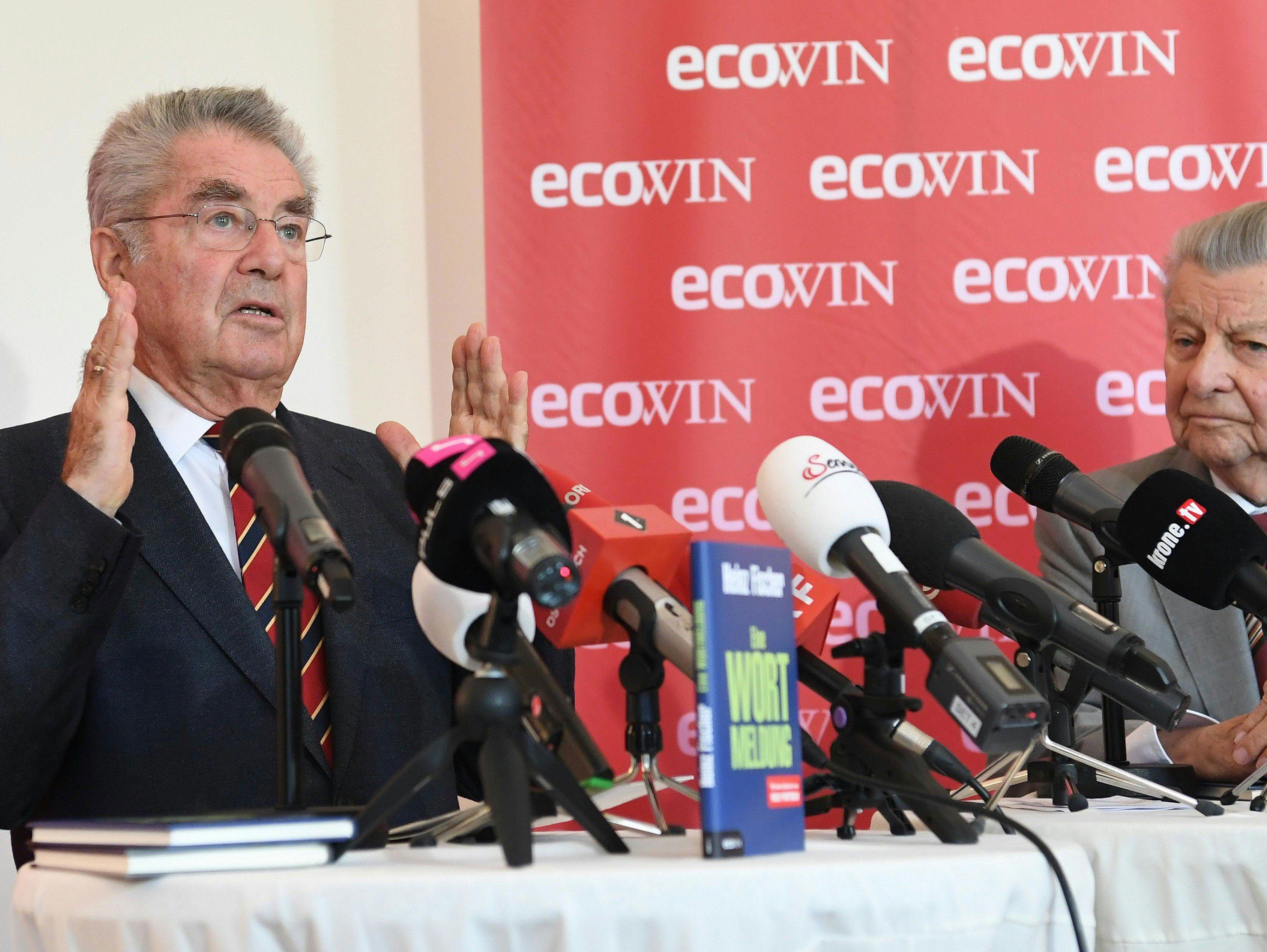 Alt-Bundespräsident Heinz Fischer und Journalisten-Legende Hugo Portisch (R.) während der Buchpräsentation "Eine Wortmeldung" Alt-Bundespräsident Heinz Fischer und Journalisten-Legende Hugo Portisch (R.) während der Buchpräsentation "Eine Wortmeldung"