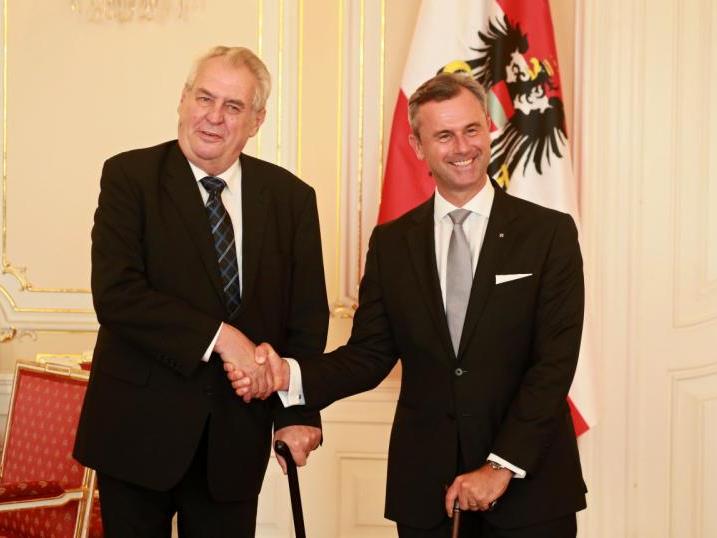 Milos Zeman und Norbert Hofer bei ihrem Treffen.