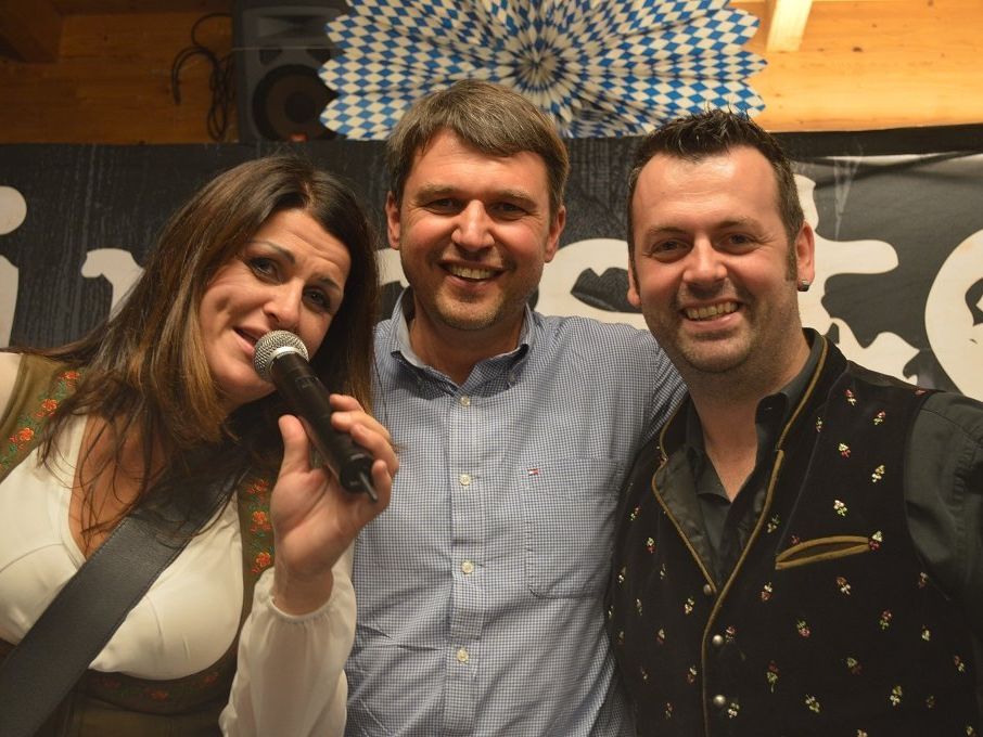 "Zündstoff",mit Bürgermeister Kurt Fischer, begeistern auch heuer wieder das Publikum beim 5. FCL. Oktoberfest "Zündstoff",mit Bürgermeister Kurt Fischer, begeistern auch heuer wieder das Publikum beim 5. FCL. Oktoberfest