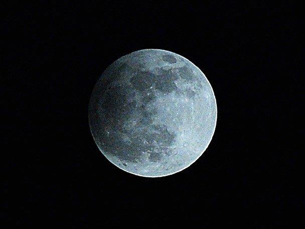 Der Vollmond mit einer partiellen Mondfinsternis wird am Freitag zu beobachten sein