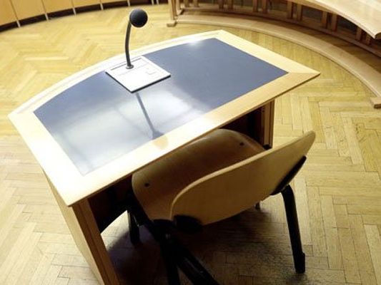 Der 27-Jährige verhielt sich vor Gericht wie ein psychisch kranker Mann. Der 27-Jährige verhielt sich vor Gericht wie ein psychisch kranker Mann.