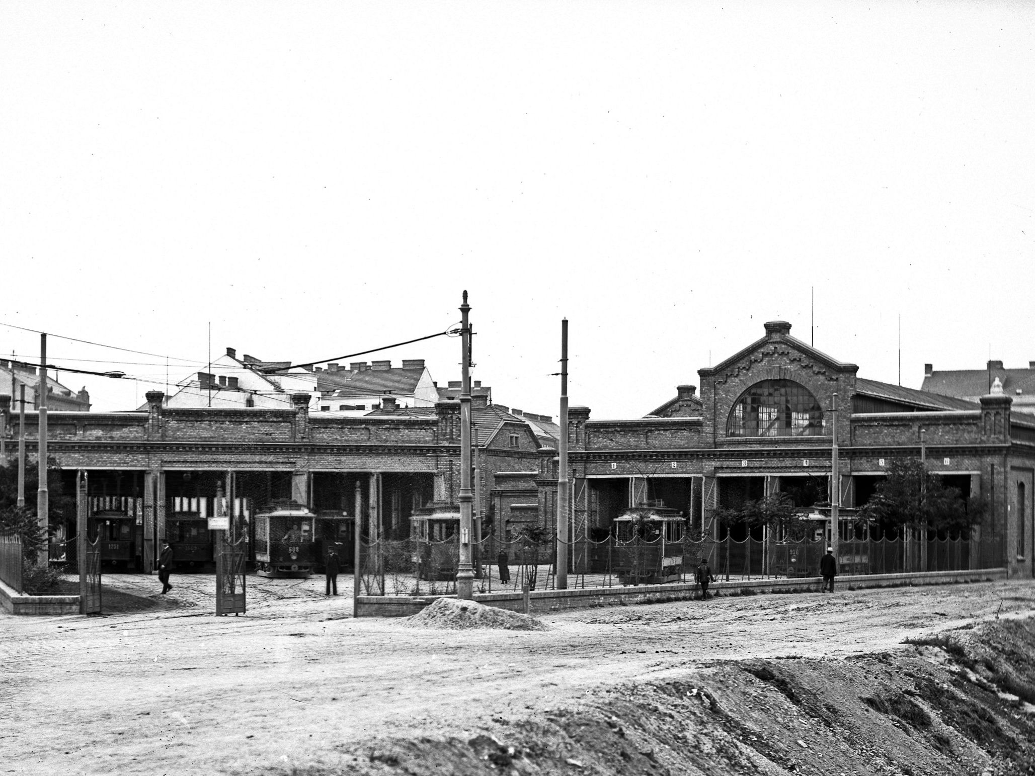 Remise Erdberg mit Zügen diverser Typen um 1906.