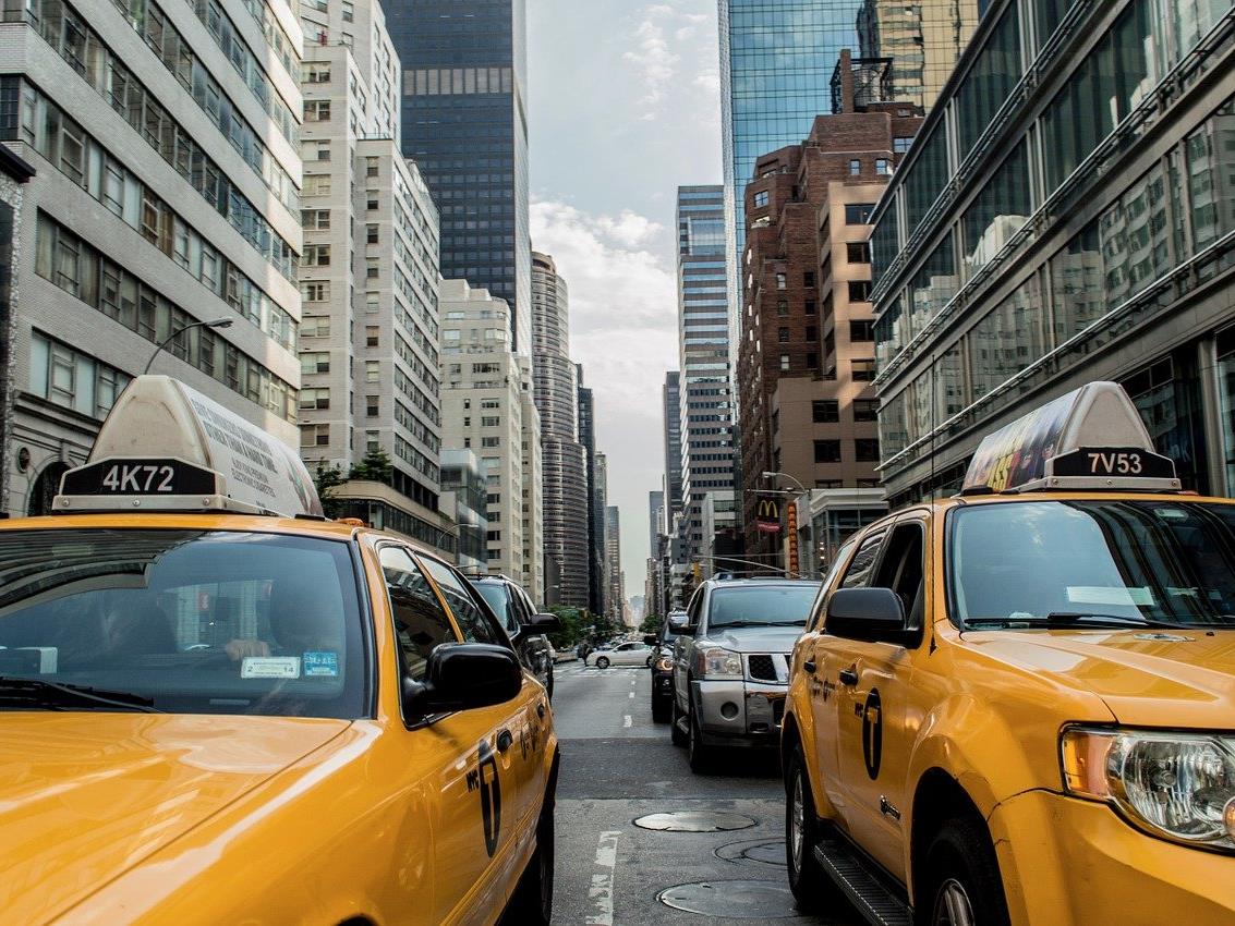 In den USA werden lenkerlose Taxis getestet.