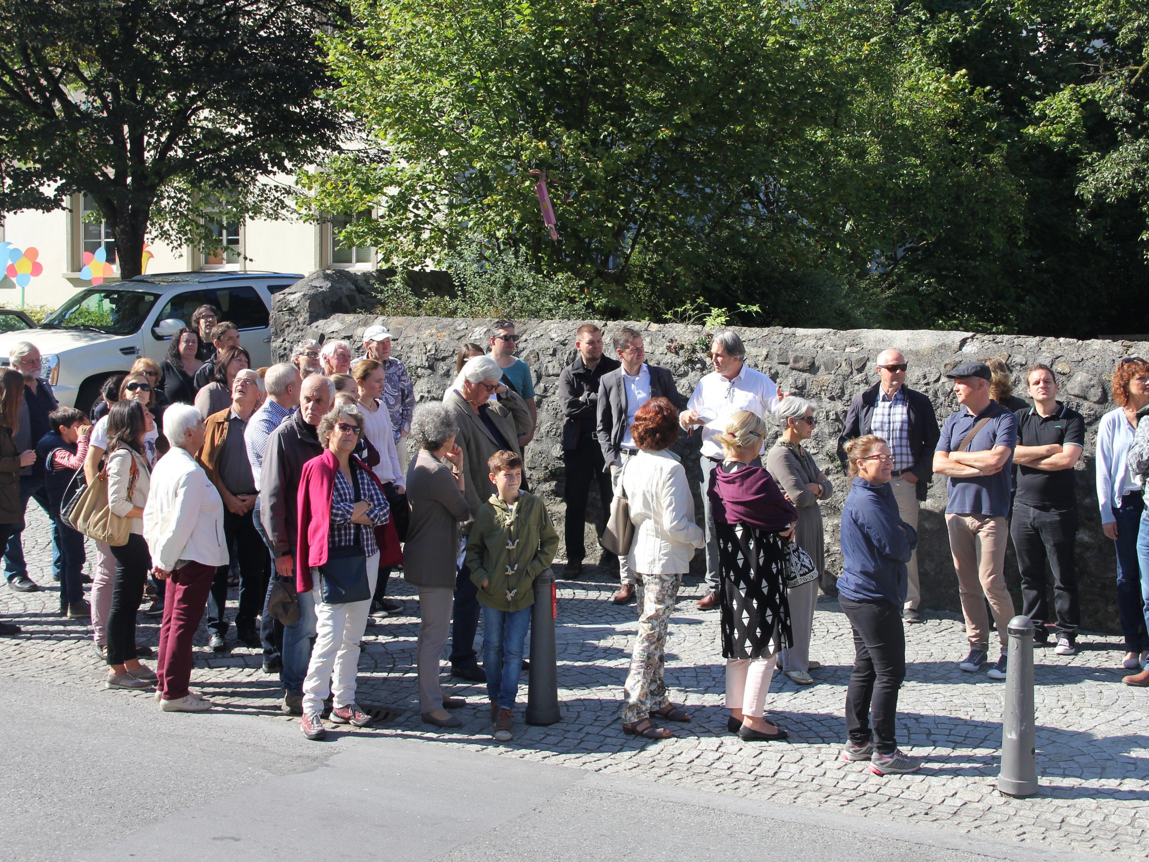 DI Thomas Kopf und DI Markus Schadenbauer-Lacha führten die Besucher/innen durch die Marktstraße.