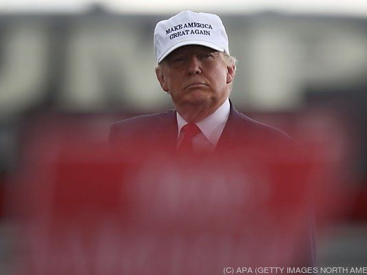 Trump bricht zunehmend die Brücken zur eigenen Partei ab. Trump bricht zunehmend die Brücken zur eigenen Partei ab.