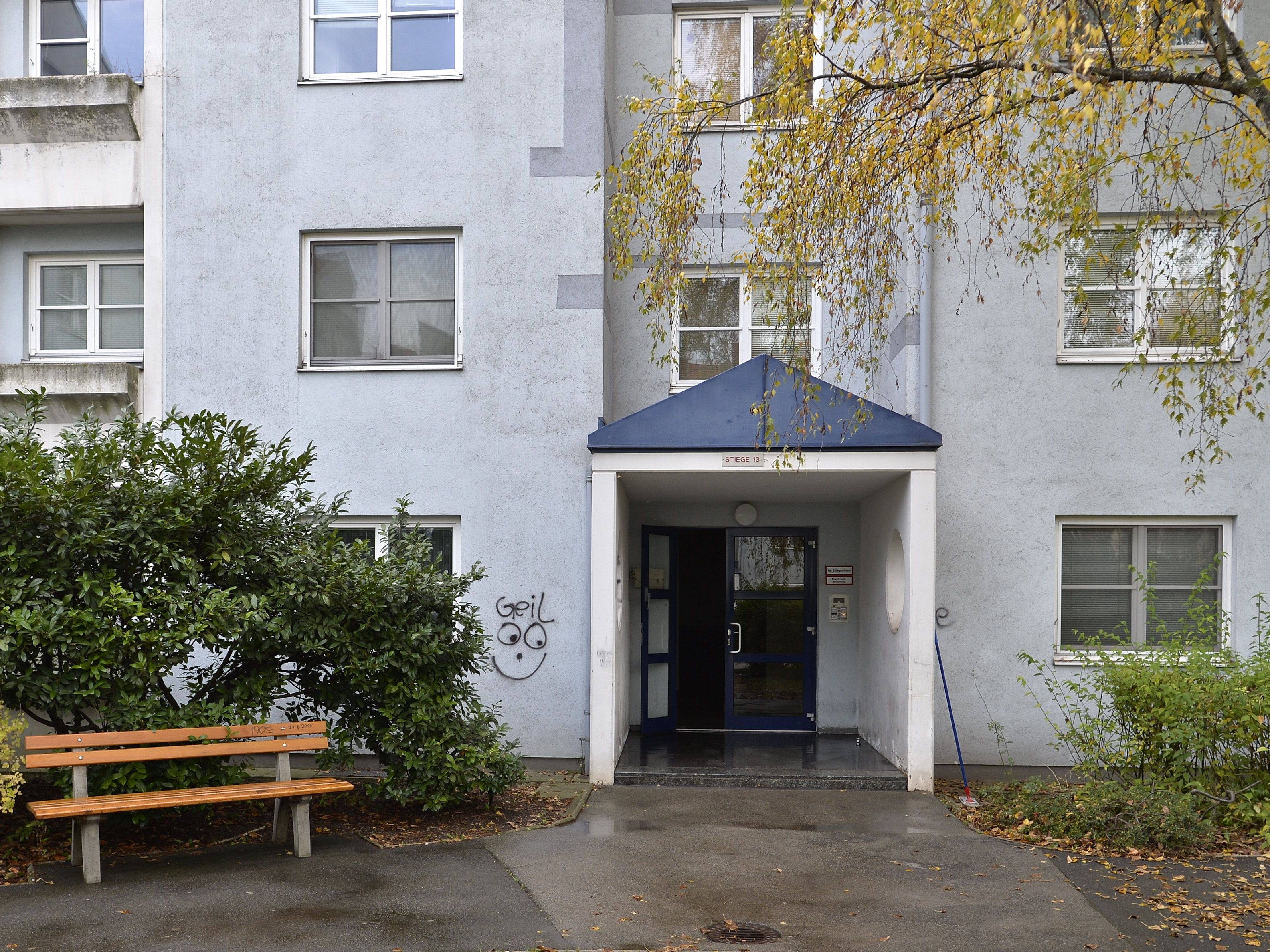 Die Polizei sucht nach der Messerattacke auf einen 15-Jährigen in Liesing weiter nach Zeugen. Die Polizei sucht nach der Messerattacke auf einen 15-Jährigen in Liesing weiter nach Zeugen.