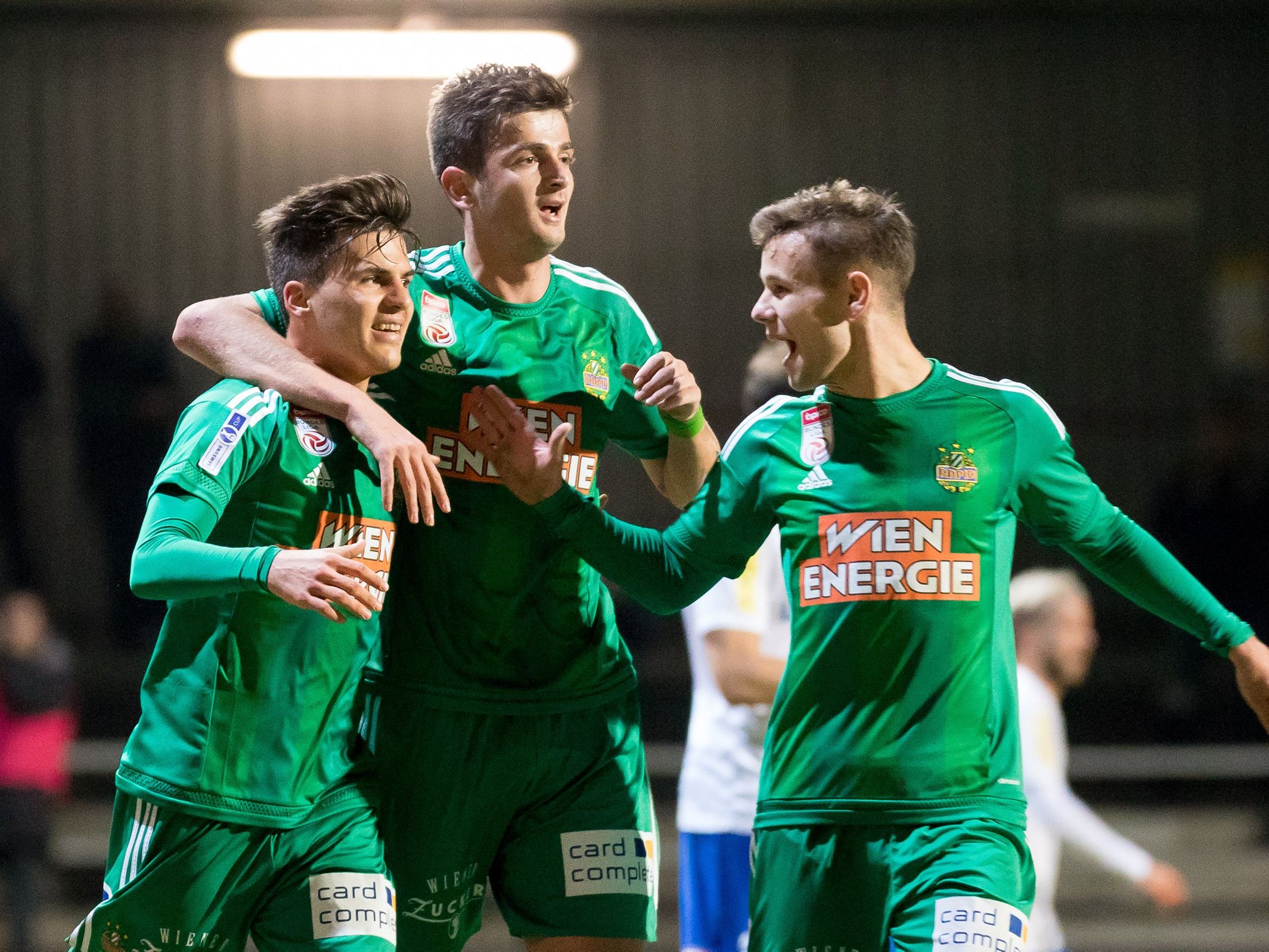 Rapid Wien fertigte Blau Weiß Linz im ÖFB-Cup mit 4:0 ab. Rapid Wien fertigte Blau Weiß Linz im ÖFB-Cup mit 4:0 ab.