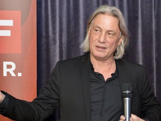 Harald Sicheritz wurde mit dem Ehrenkreuz ausgezeichnet Harald Sicheritz wurde mit dem Ehrenkreuz ausgezeichnet