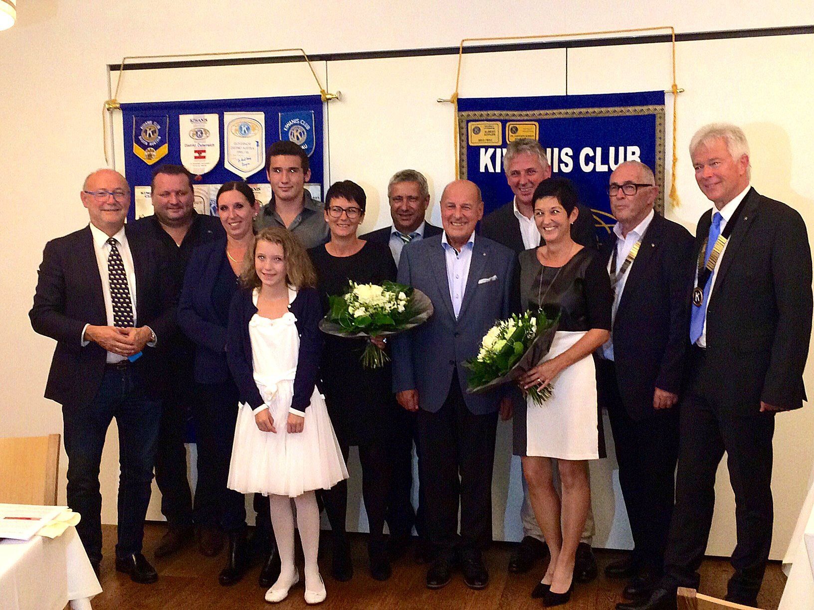 Die tapfere Letizia Gmeiner und ihre Familie bedankten sich für den „Kiwanispreis 2016“. Die tapfere Letizia Gmeiner und ihre Familie bedankten sich für den „Kiwanispreis 2016“.