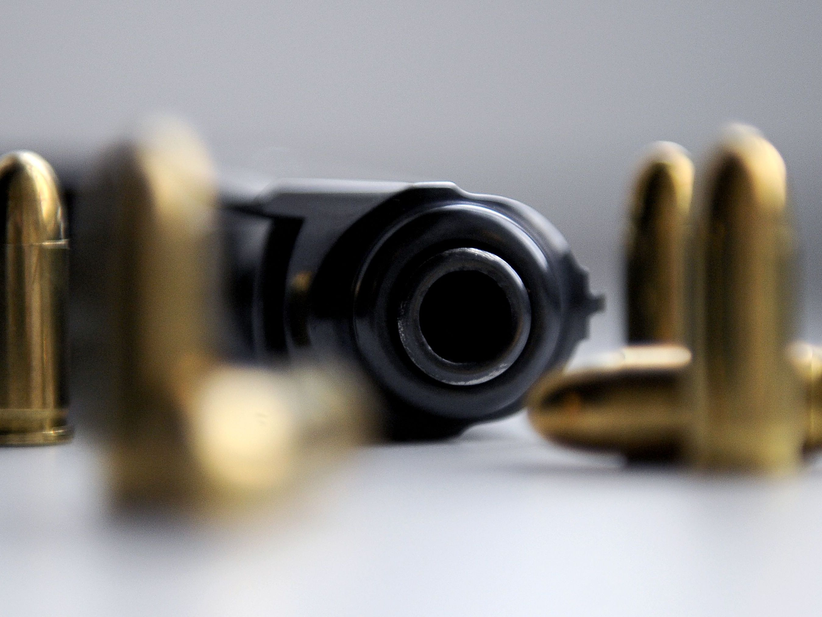 Die Waffe eines Grenzwächters landete auf der Autobahn. Die Waffe eines Grenzwächters landete auf der Autobahn.
