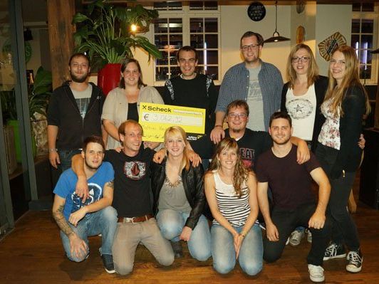 Präsentation des Schecks mit der hohen Spendensumme von von 3.062,92 EUR. Präsentation des Schecks mit der hohen Spendensumme von von 3.062,92 EUR.