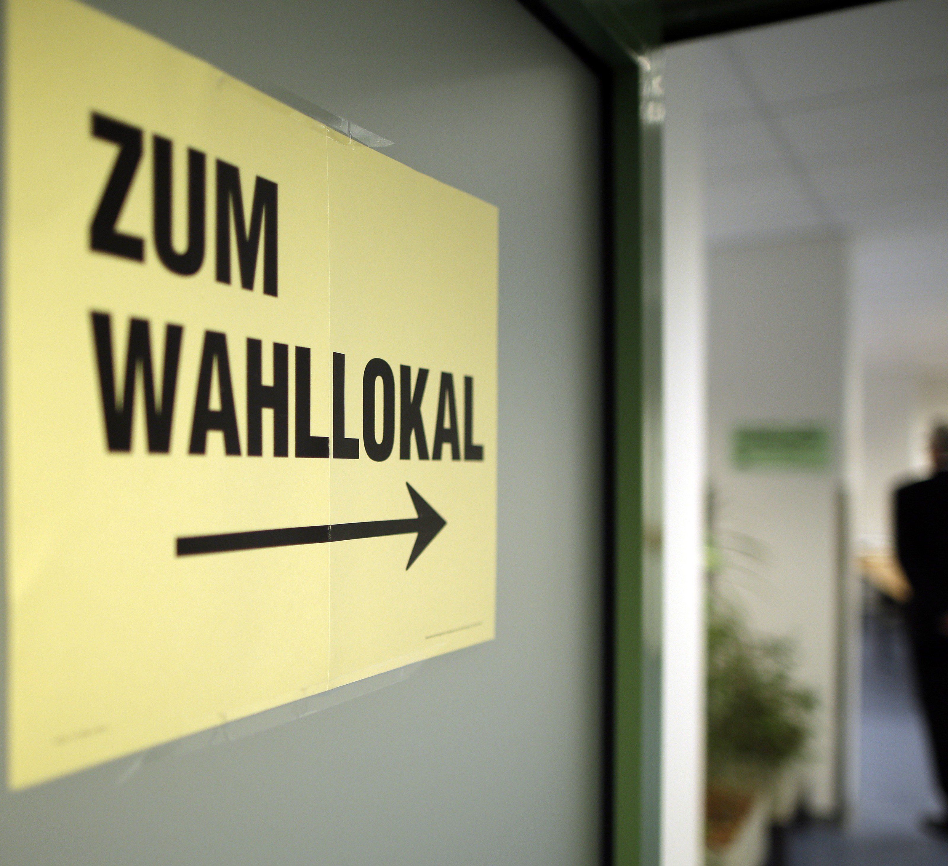 Eine knappe Mehrheit ist gegen die Vorverlegung der NR-Wahl auf 2017 Eine knappe Mehrheit ist gegen die Vorverlegung der NR-Wahl auf 2017