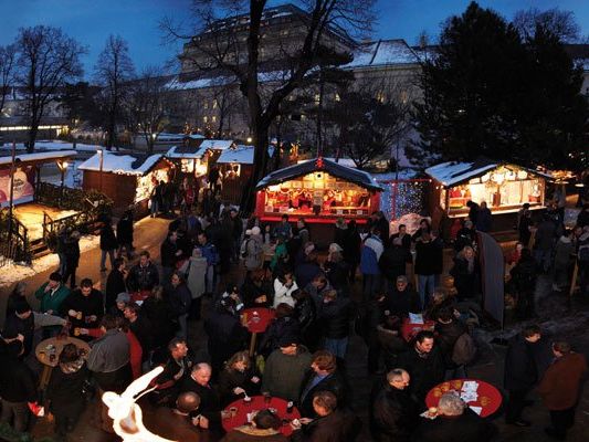 Beim Weihnachtsdorf im Alten AKH Beim Weihnachtsdorf im Alten AKH