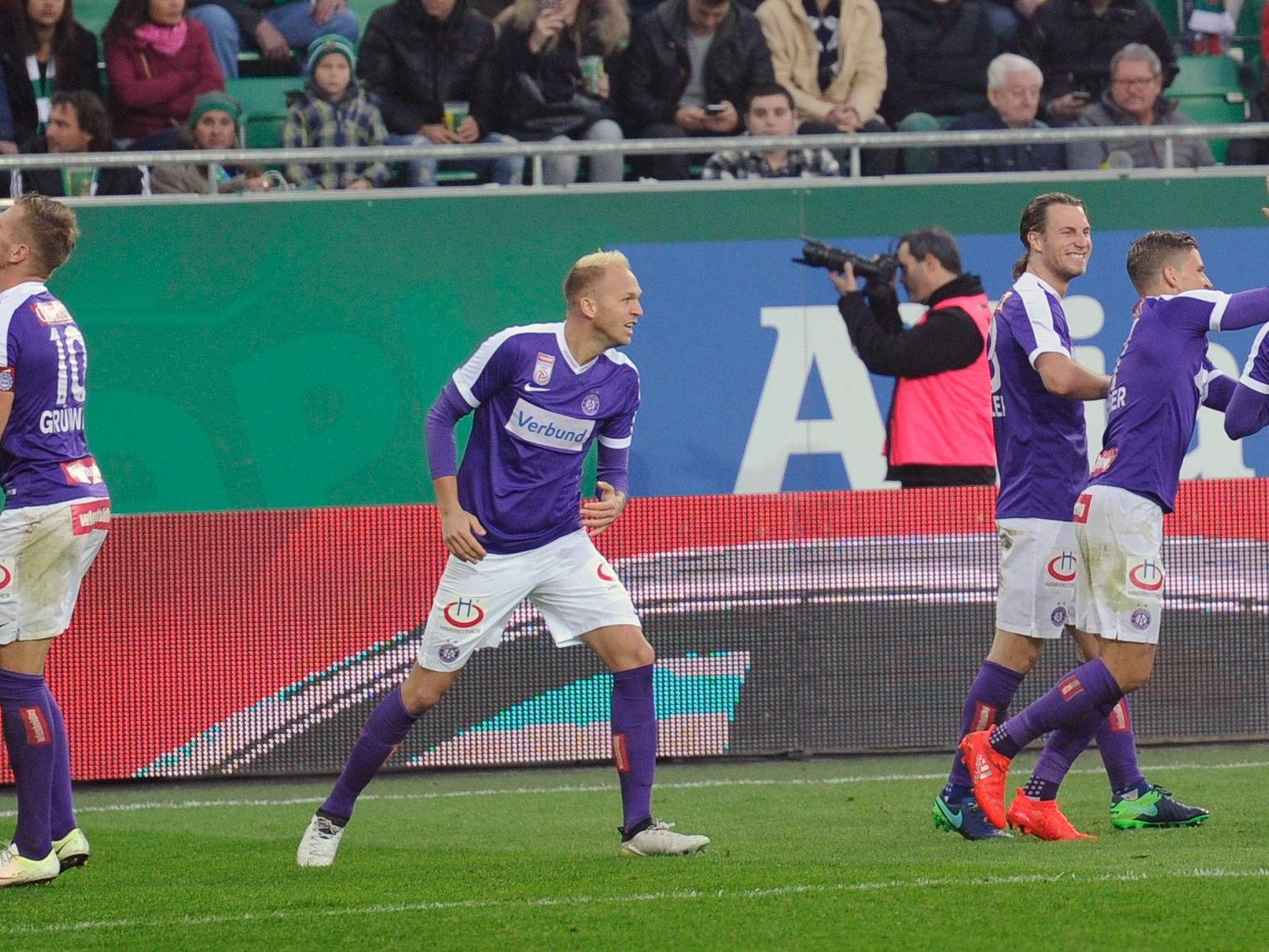 Jubel der Austria Spieler nach dem 0:2 gegen Rapid Jubel der Austria Spieler nach dem 0:2 gegen Rapid