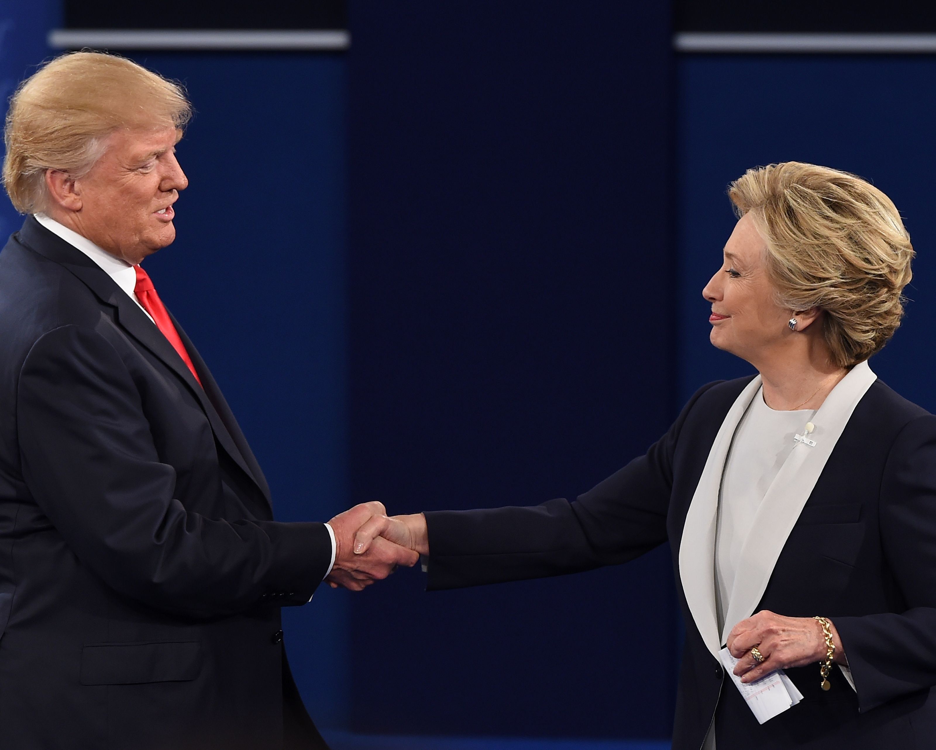 Auf den Handschlag mussten die Zuschauer bis auf das Ende der Debatte warten Auf den Handschlag mussten die Zuschauer bis auf das Ende der Debatte warten