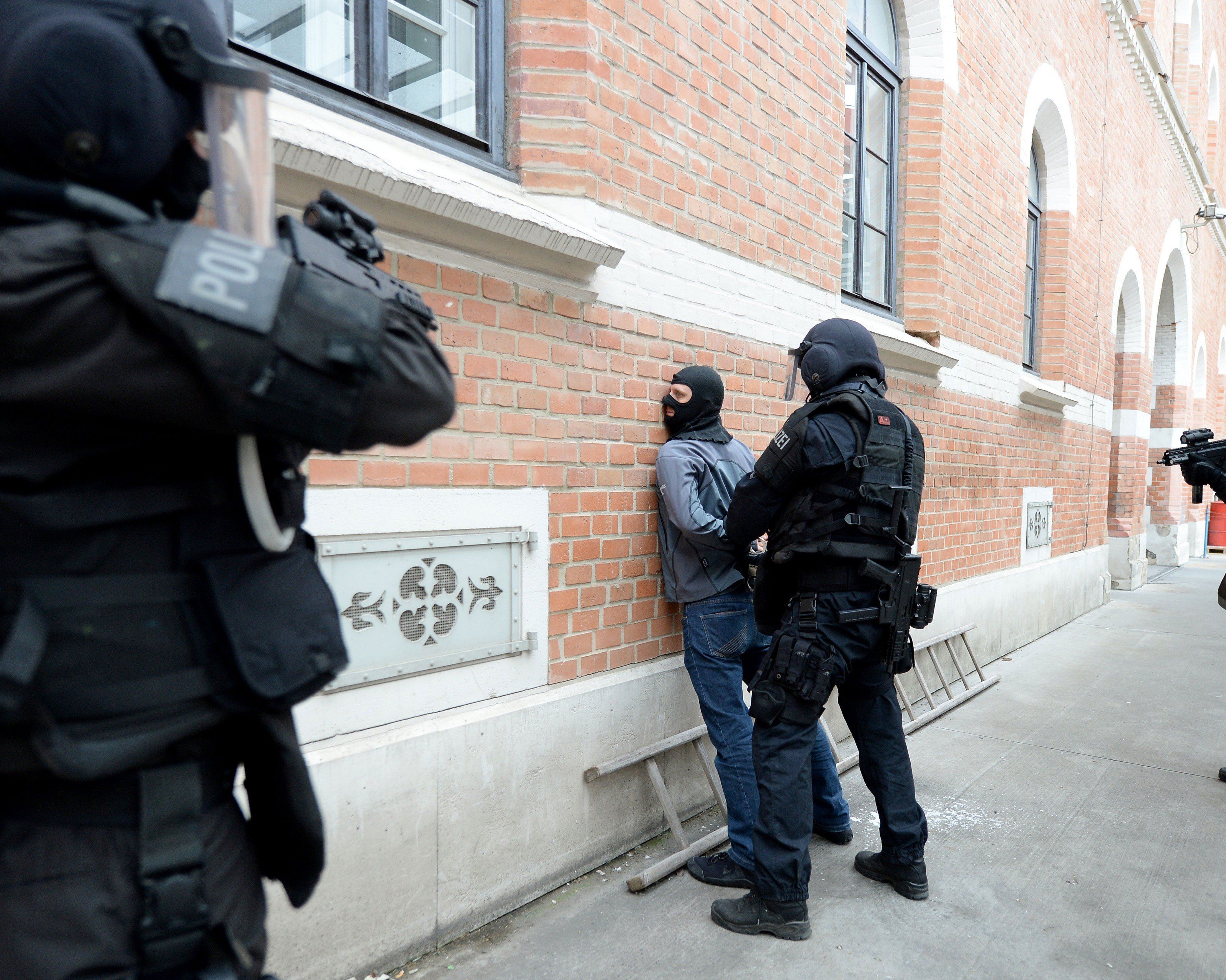 Polizisten der Sondereinheit "Einsatzkommando Cobra" werden bei der Groß-Einsatzübung dabei sein Polizisten der Sondereinheit "Einsatzkommando Cobra" werden bei der Groß-Einsatzübung dabei sein