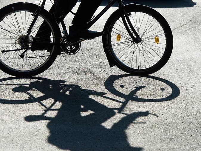 Mit dem Fahrrad soll der Bankräuber unterwegs sein. Mit dem Fahrrad soll der Bankräuber unterwegs sein.