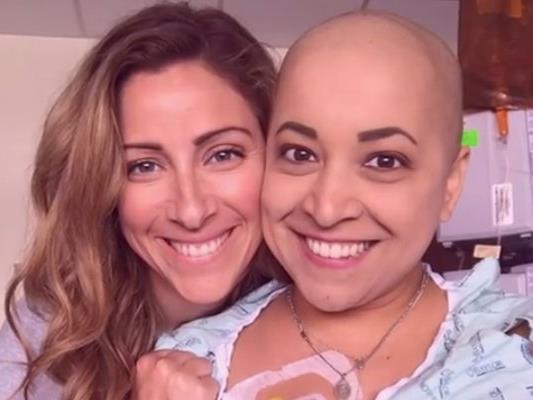 Mit der Aktion gibt die lebensfrohe Frau anderen Krebskranken Kraft.
