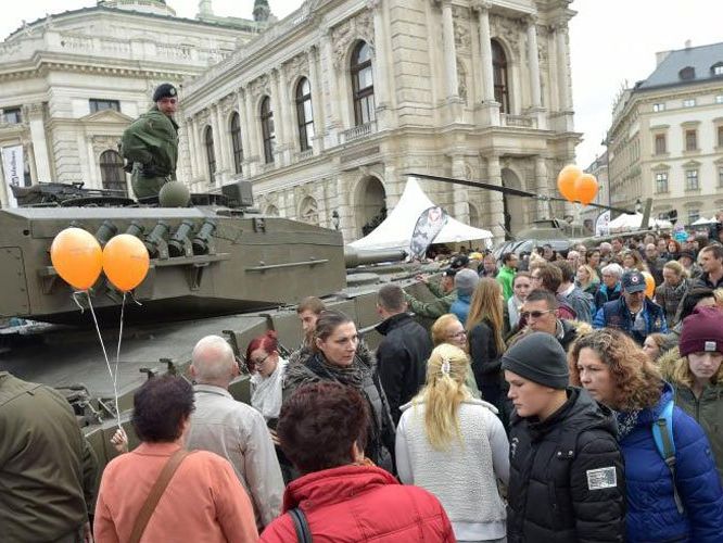 Die Leistungsschau erfreute sich wieder großer Beliebtheit. Die Leistungsschau erfreute sich wieder großer Beliebtheit.