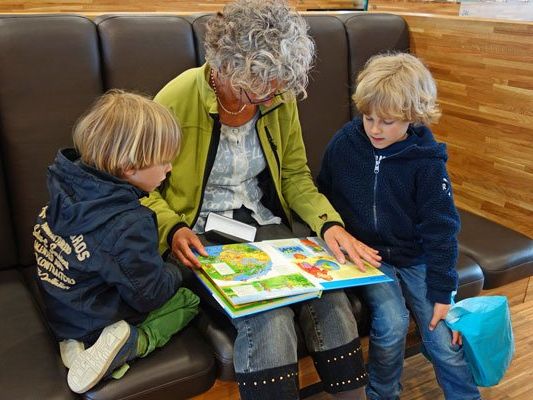 Gesucht werden Ehrenamtliche, die mit Kindern lesen wollen Gesucht werden Ehrenamtliche, die mit Kindern lesen wollen