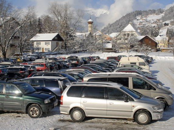 190 neue Parkplätze sollen Wintertouristen in der neuen Saison am Skigebiet Schetteregg bereit stehen. 190 neue Parkplätze sollen Wintertouristen in der neuen Saison am Skigebiet Schetteregg bereit stehen.