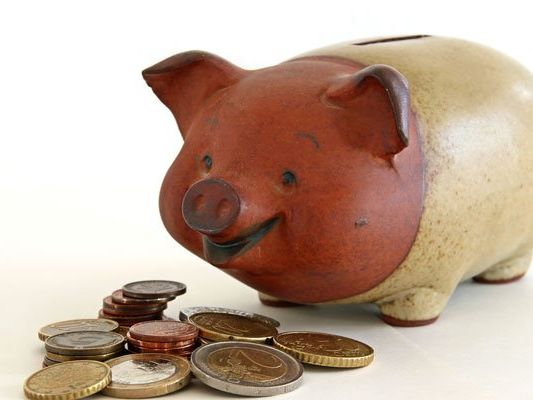 Knapp 50 Prozent der Österreicher werfen aktuell etwas ins Sparschwein Knapp 50 Prozent der Österreicher werfen aktuell etwas ins Sparschwein