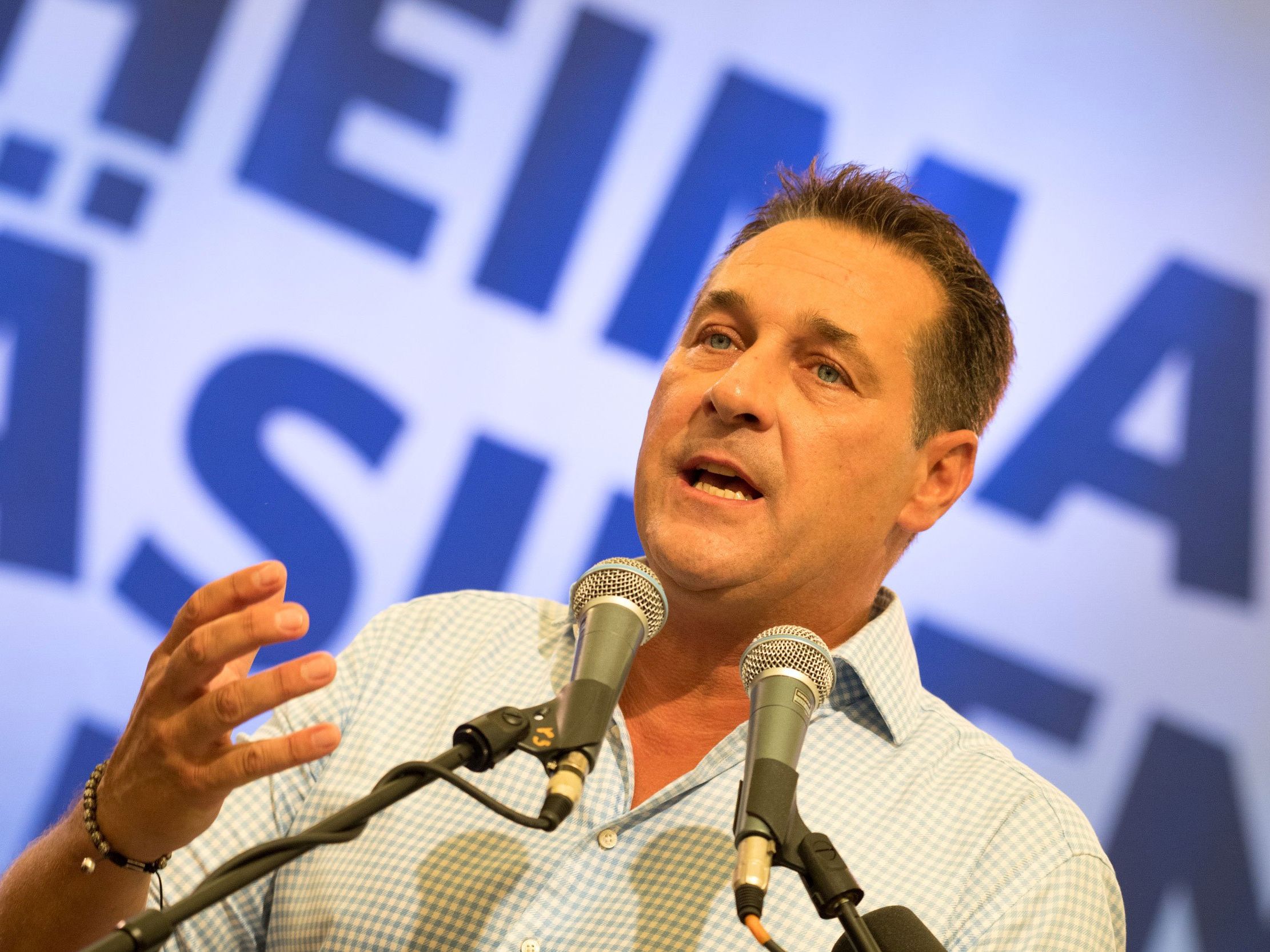 Johannes Huber beleuchtet das Phänomen HC Strache Johannes Huber beleuchtet das Phänomen HC Strache