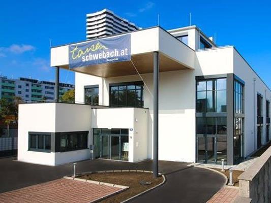 Die neue Tanschule "Schwebach" eröffnet in Wien-Donaustadt.