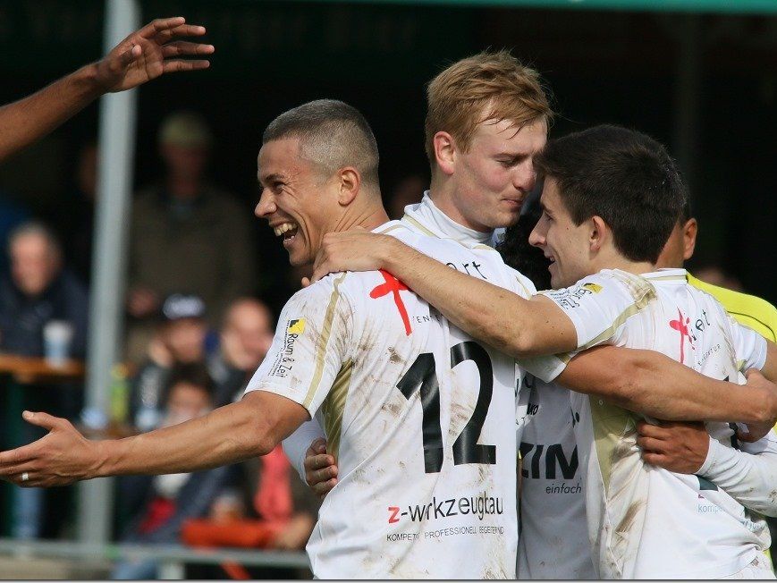 Thiago de Lima, Patrick Maldoner und Andreas Röser jubeln Thiago de Lima, Patrick Maldoner und Andreas Röser jubeln