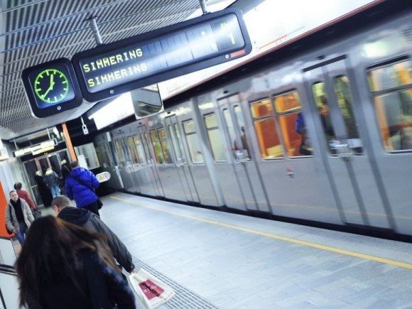 Ein Sanitäter war in der U3-Station zufällig anwesend und reanimierte die 44-Jährige sofort Ein Sanitäter war in der U3-Station zufällig anwesend und reanimierte die 44-Jährige sofort