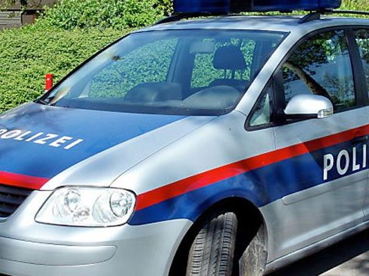 19-Jähriger wurde im Bezirk Gänserndorf seines Autos beraubt.