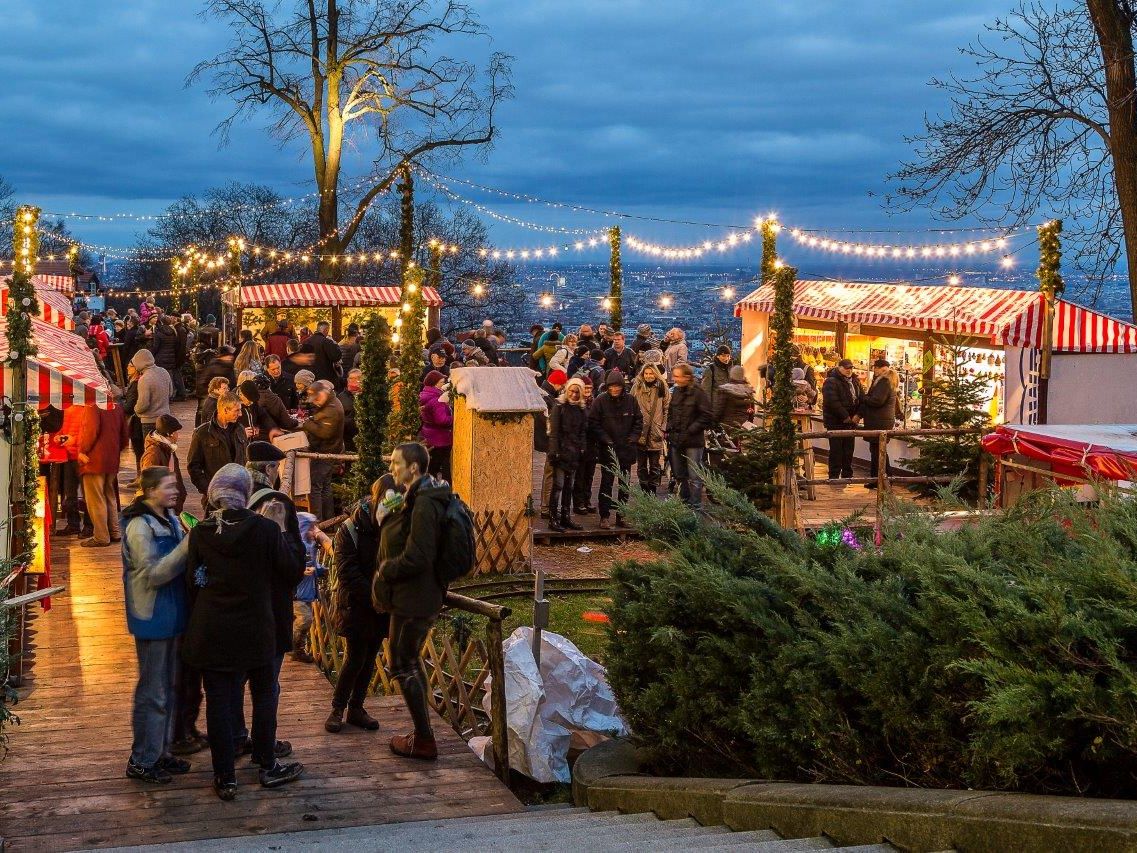 Am 11. November 2016 startet der Weihnachtszauber am Wilhelminenberg. Am 11. November 2016 startet der Weihnachtszauber am Wilhelminenberg.