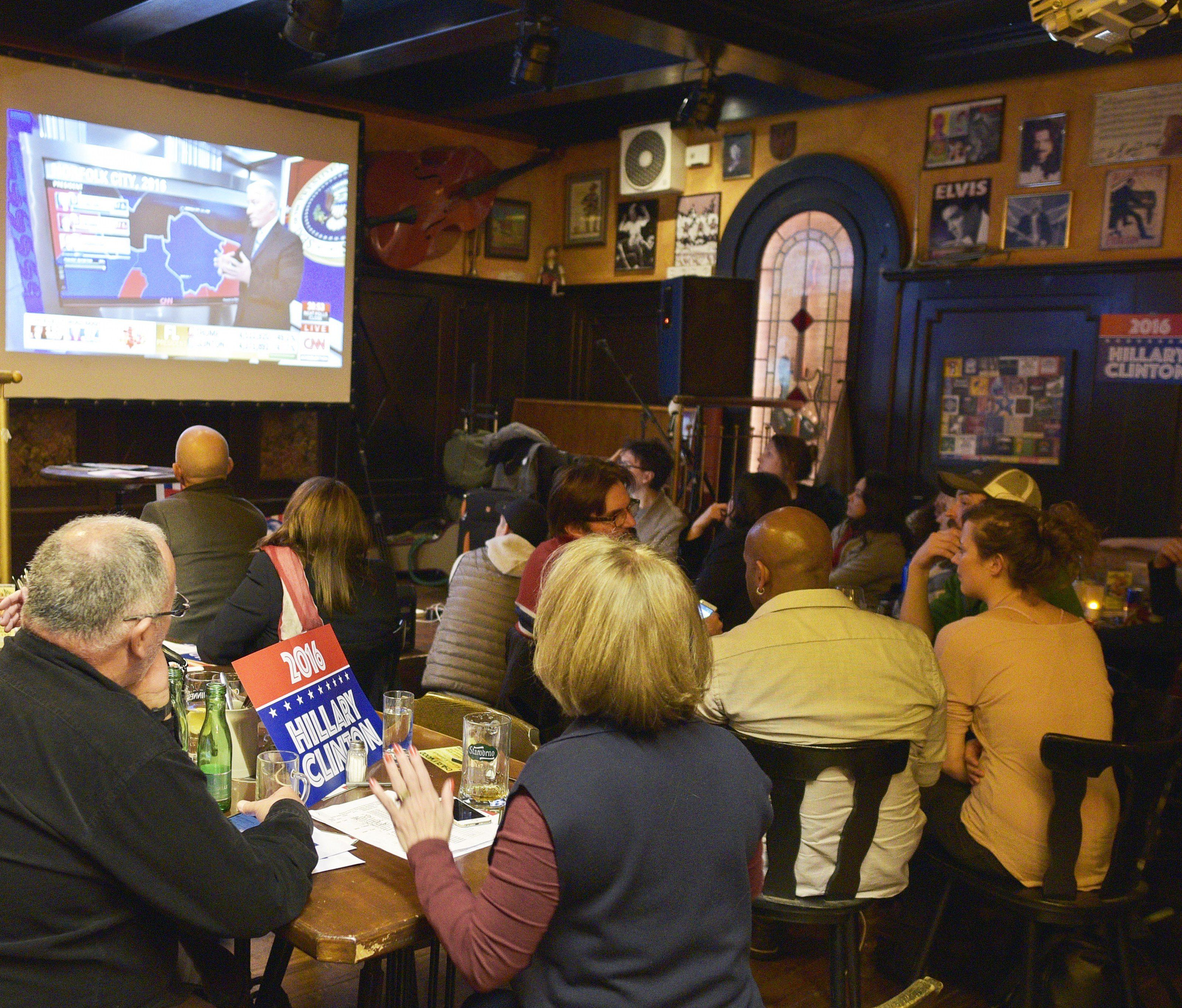 Auch in Wien wurde während der US-Wahlnacht mitgefiebert. Auch in Wien wurde während der US-Wahlnacht mitgefiebert.