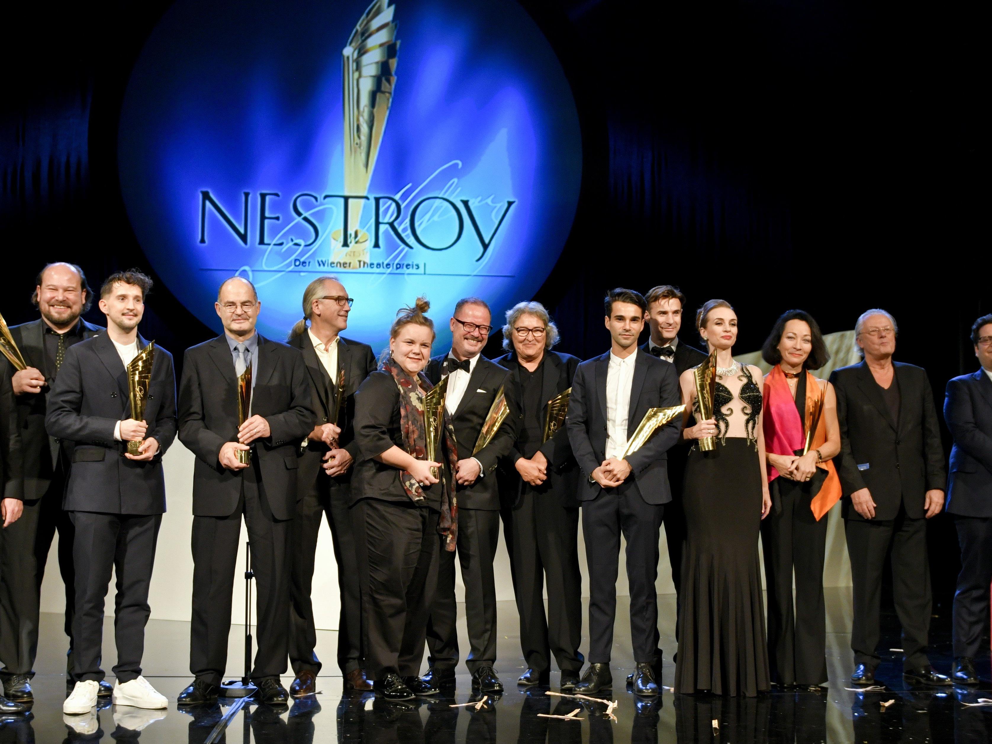 Die Preisträger bei der "Nestroy 2016"-Theaterpreisverleihung im Wiener Ronacher
