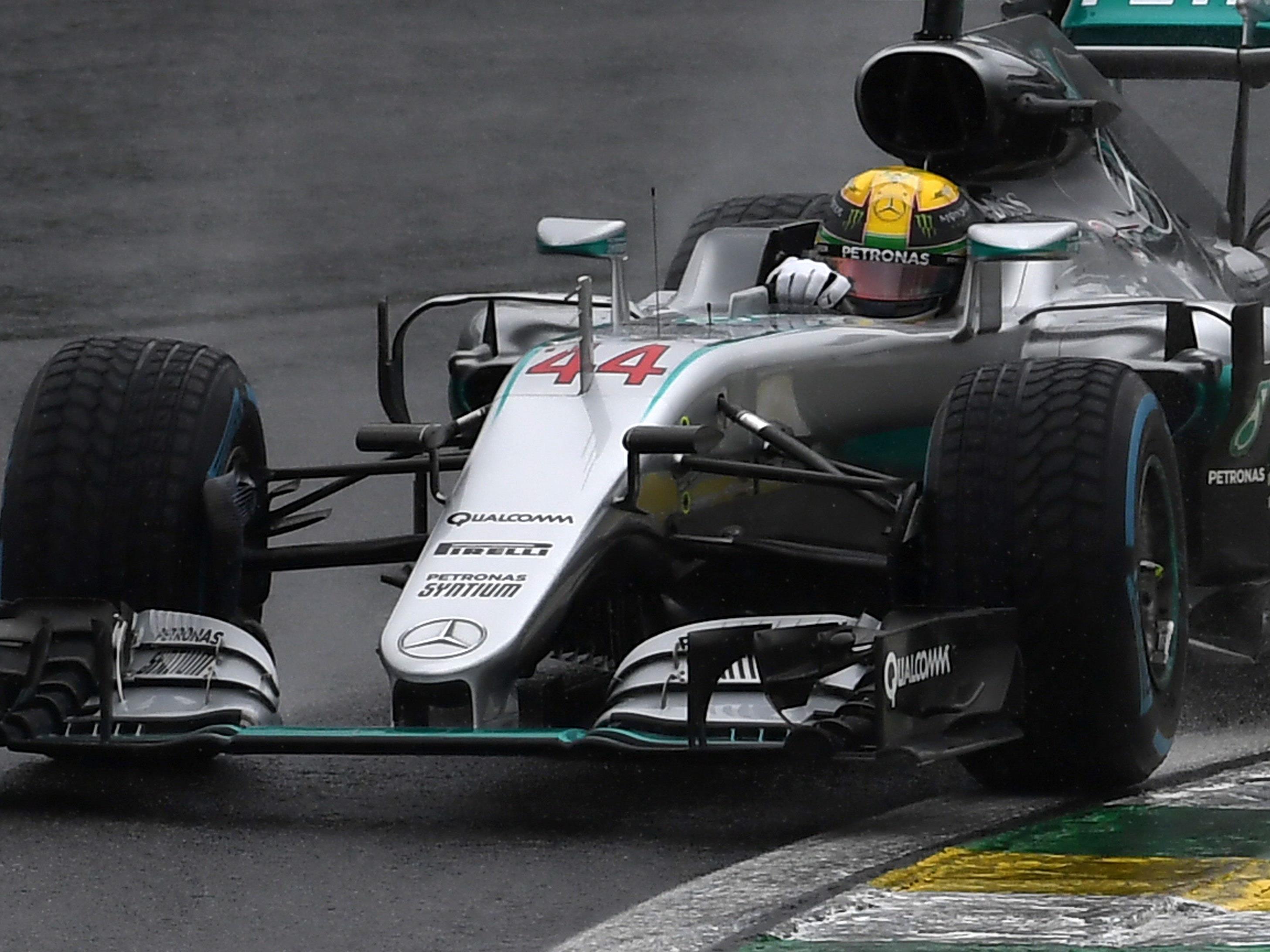 Lewis Hamilton feierte unbeeindruckt vom Regenchaos einen souveränen Sieg.