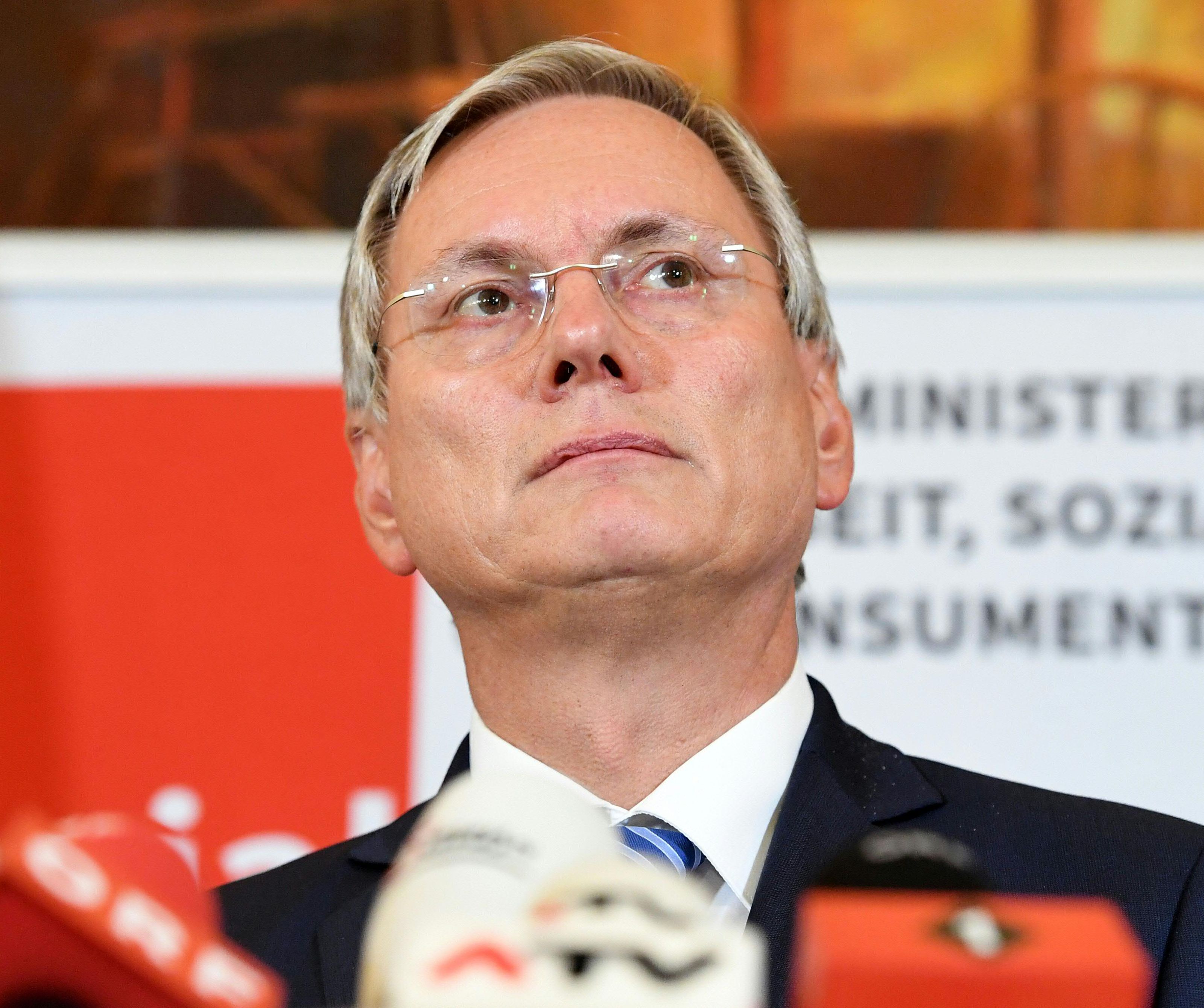 Nach der Verhandlungsrunde nun eine Frist bis Montag: Alois Stöger will Antworten von den Bundesländern zur Mindestsicherung Nach der Verhandlungsrunde nun eine Frist bis Montag: Alois Stöger will Antworten von den Bundesländern zur Mindestsicherung