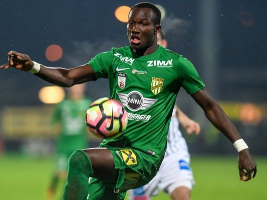 Auch ein Doppelpack von Raphael Dwamena reichte für Austria Lustenau nicht, um die Heimpleite gegen den LASK zu verhindern. Auch ein Doppelpack von Raphael Dwamena reichte für Austria Lustenau nicht, um die Heimpleite gegen den LASK zu verhindern.