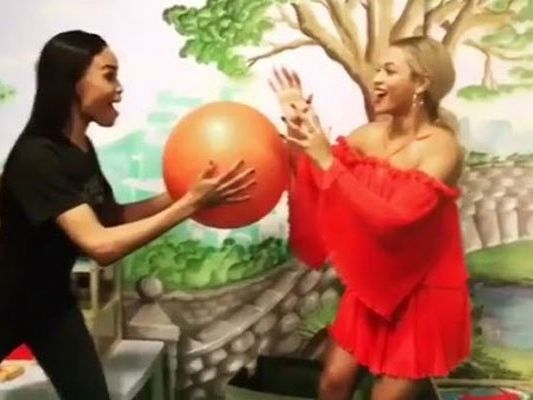 Auch Promis wie Beyoncé haben die Challenge angenommen. Auch Promis wie Beyoncé haben die Challenge angenommen.