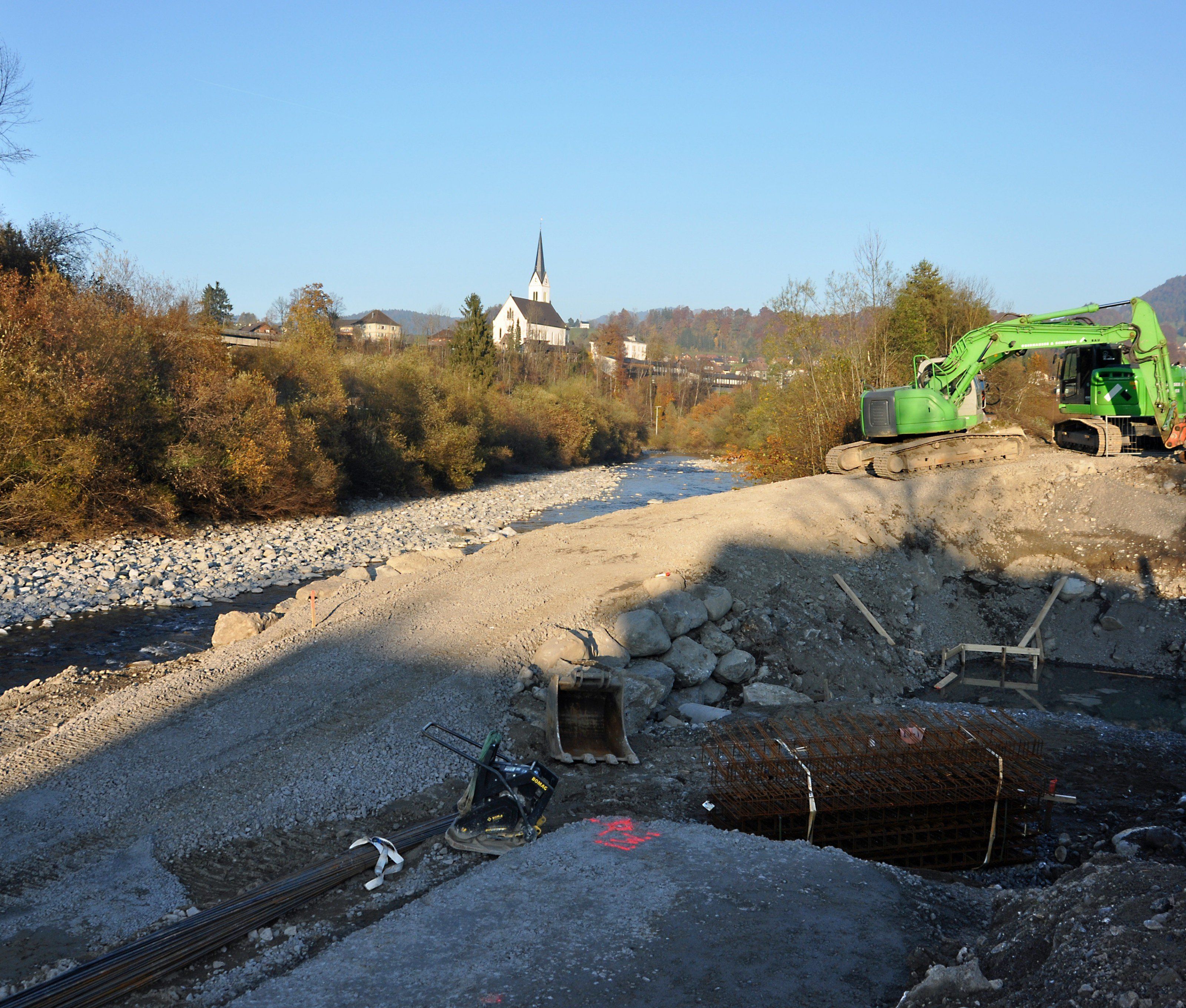Mit den umfangreichen Bauarbeiten an der Bregenzer Ache wurde bereits gestartet. Mit den umfangreichen Bauarbeiten an der Bregenzer Ache wurde bereits gestartet.