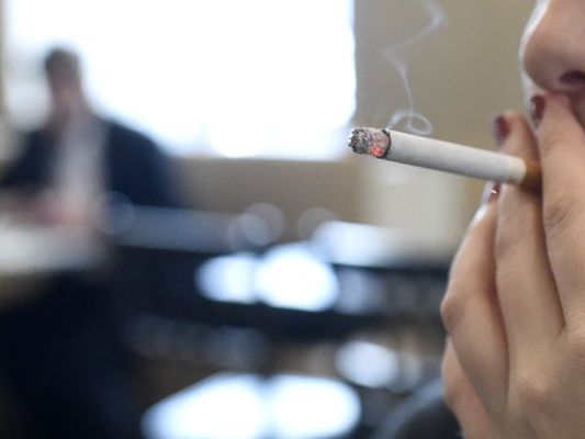 Der Tabakkonzern Philip Morris hofft, dass alternative Produkte bald die herkömmliche Zigarette ersetzen. Der Tabakkonzern Philip Morris hofft, dass alternative Produkte bald die herkömmliche Zigarette ersetzen.