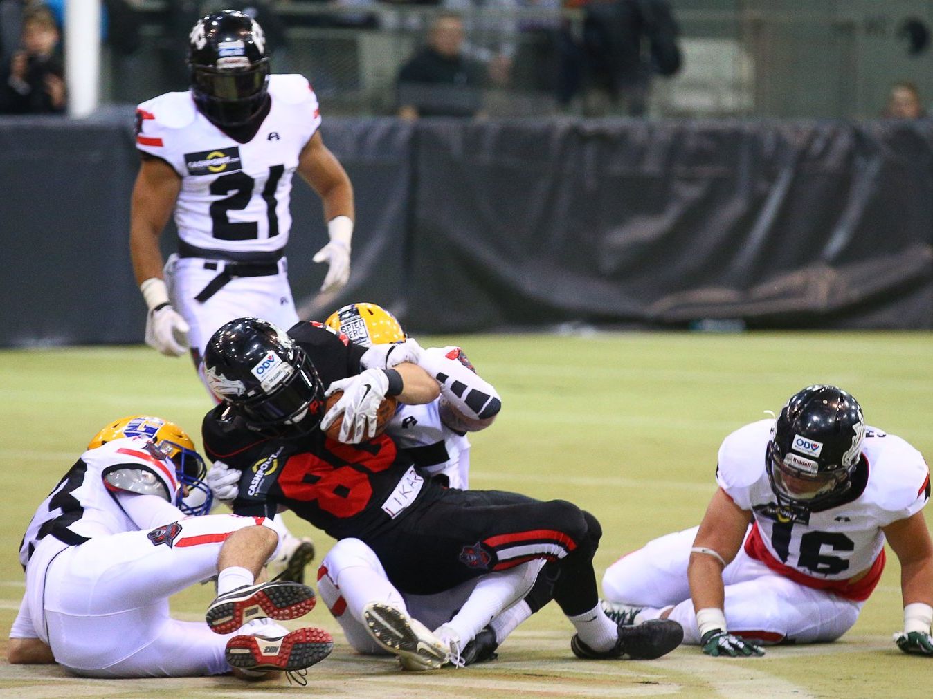 Bei der Arena Bowl: Team White vs Team Black Bei der Arena Bowl: Team White vs Team Black