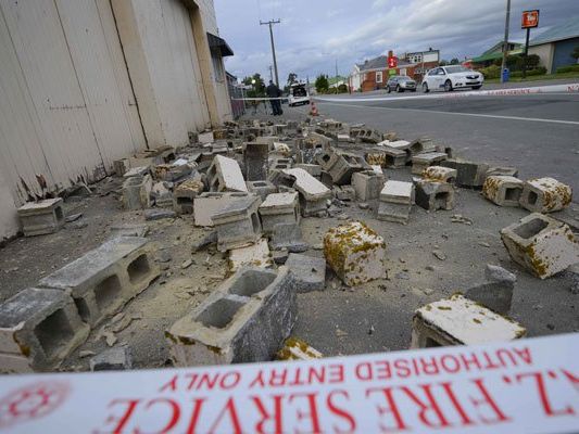 Das Erdbeben hat erhebliche Schäden angerichtet. Das Erdbeben hat erhebliche Schäden angerichtet.