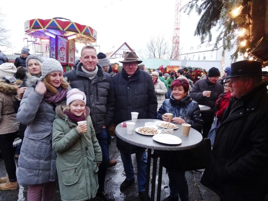 gemütliches Beisammensein beim Herz Jesu Adventmärktle gemütliches Beisammensein beim Herz Jesu Adventmärktle