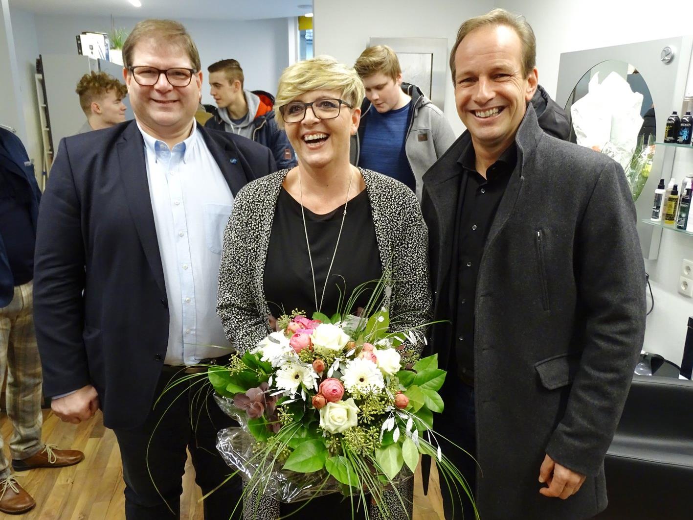 Auch Bürgermeister Dieter Egger und Stadtrat Arno Gächter (l.) gratulierten Andrea Amann.
