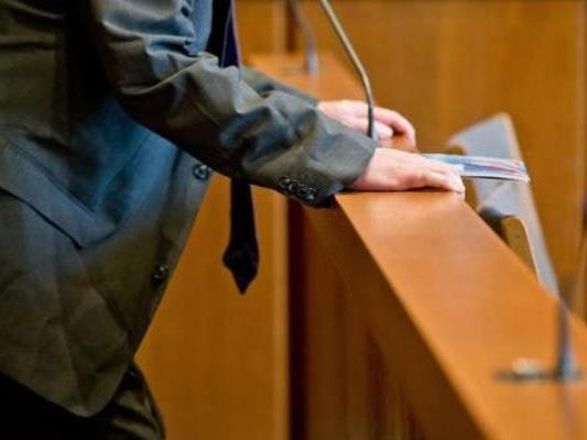 Ein Wiener steht derzeit in Wiener Neustadt wegen einer Messerstecherei vor Gericht